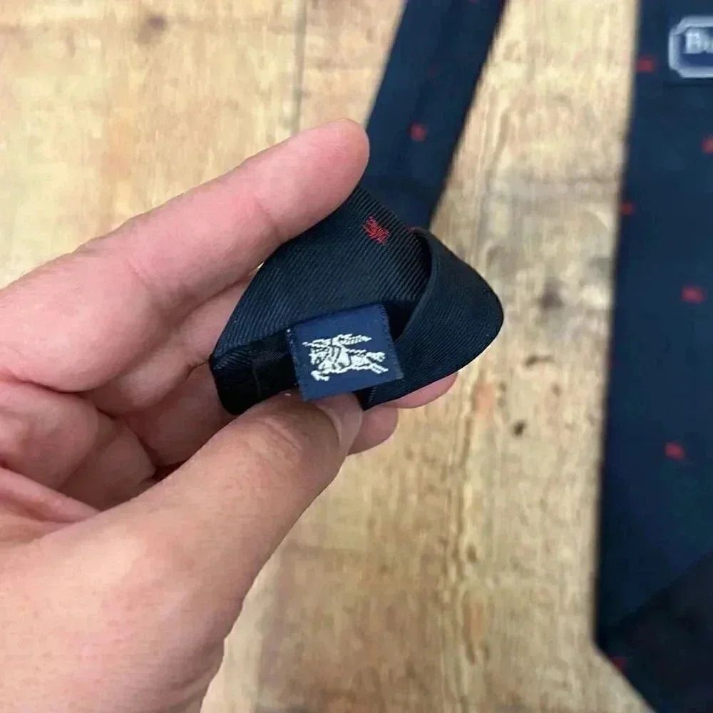 Vintage Burberrys Logo Print Tie 100% Pure Silk Made in USA - Picture 5 of 7